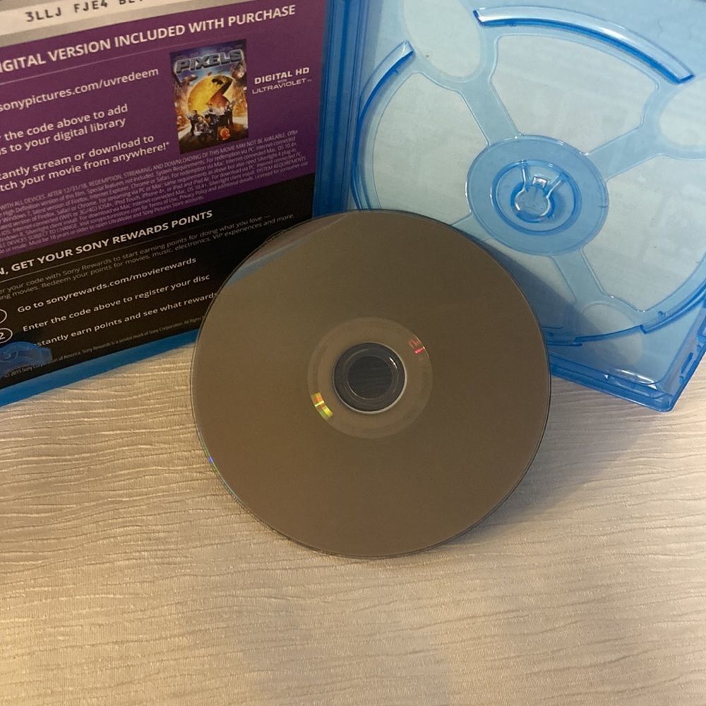 PIXELS DVD Movie on BLU-RAY - Picture 3 of 6